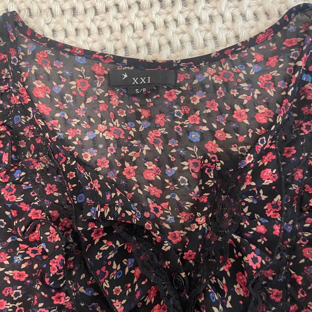 Ruffle Blouse NWOT - Picture 4 of 4